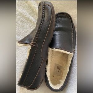 UGG Men’s Leather Moccasin Slippers Shearling Lined Brown Size 8 Indoor Outdoor